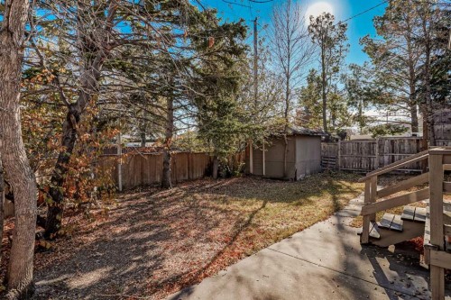 1468 Renfrew Drive Ne, Calgary, AB - Outdoor