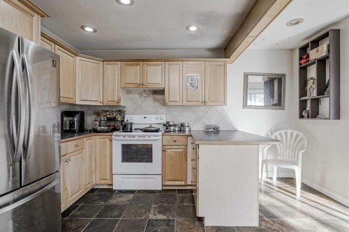 1468 Renfrew Drive Ne, Calgary, AB - Indoor Photo Showing Kitchen