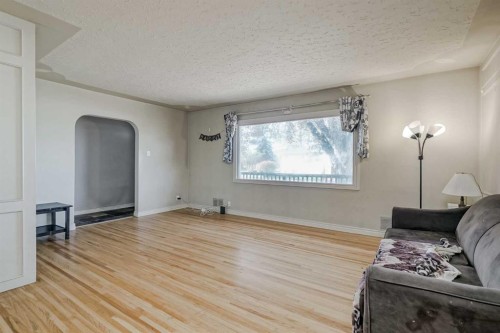 1468 Renfrew Drive Ne, Calgary, AB - Indoor