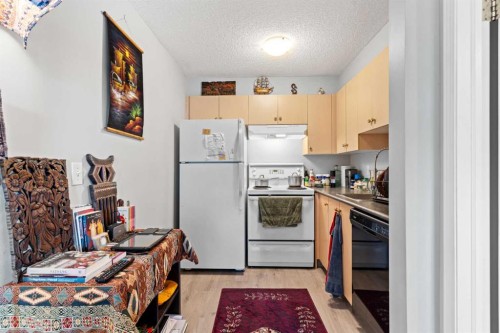 1207-4975 130 Avenue Se, Calgary, AB - Indoor Photo Showing Kitchen