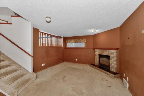 43 Somercrest Circle Sw, Calgary, AB - Indoor With Fireplace