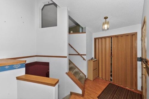 43 Somercrest Circle Sw, Calgary, AB - Indoor Photo Showing Other Room