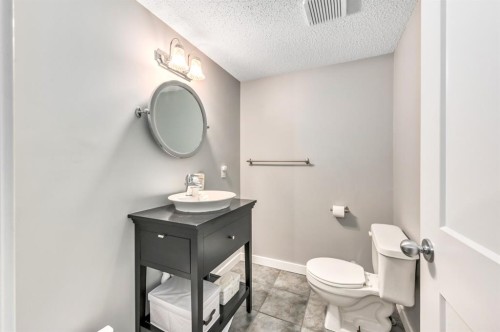 506 19 Avenue Nw, Calgary, AB - Indoor Photo Showing Bathroom
