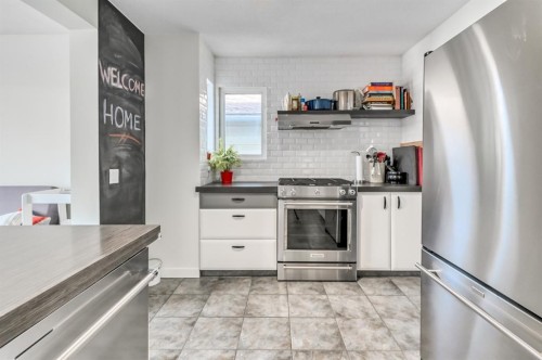 506 19 Avenue Nw, Calgary, AB - Indoor Photo Showing Kitchen With Stainless Steel Kitchen