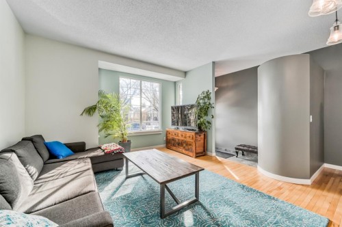 506 19 Avenue Nw, Calgary, AB - Indoor Photo Showing Living Room