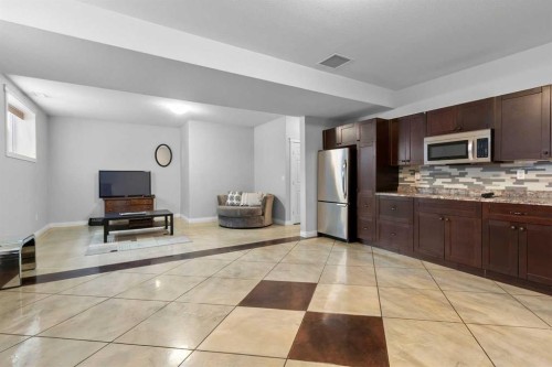 6 Vera Close, Olds, AB - Indoor Photo Showing Kitchen