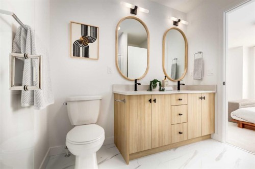 140 Heartwood Lane Se, Calgary, AB - Indoor Photo Showing Bathroom