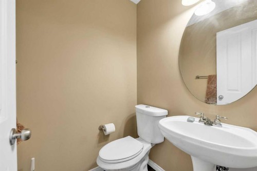 101-2384 Sagewood Gate Sw, Airdrie, AB - Indoor Photo Showing Bathroom