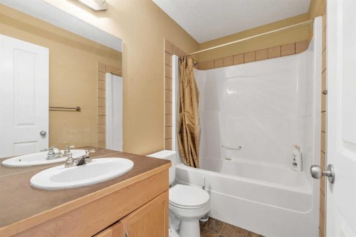 101-2384 Sagewood Gate Sw, Airdrie, AB - Indoor Photo Showing Bathroom
