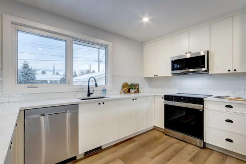 1724 Valleyview Road Ne, Calgary, AB - Indoor Photo Showing Kitchen With Stainless Steel Kitchen