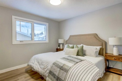 1724 Valleyview Road Ne, Calgary, AB - Indoor Photo Showing Bedroom
