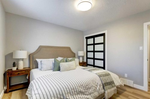 1724 Valleyview Road Ne, Calgary, AB - Indoor Photo Showing Bedroom