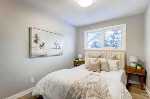 1724 Valleyview Road Ne, Calgary, AB - Indoor Photo Showing Bedroom