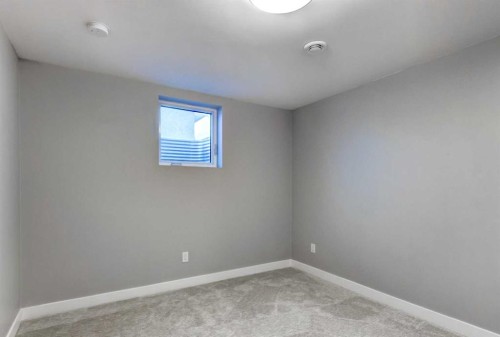 1724 Valleyview Road Ne, Calgary, AB - Indoor Photo Showing Other Room
