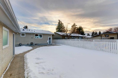 1724 Valleyview Road Ne, Calgary, AB - Outdoor
