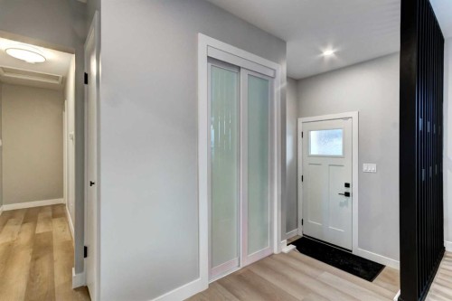 1724 Valleyview Road Ne, Calgary, AB - Indoor Photo Showing Other Room