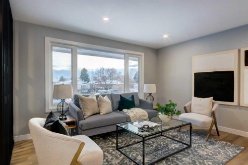 1724 Valleyview Road Ne, Calgary, AB - Indoor Photo Showing Living Room
