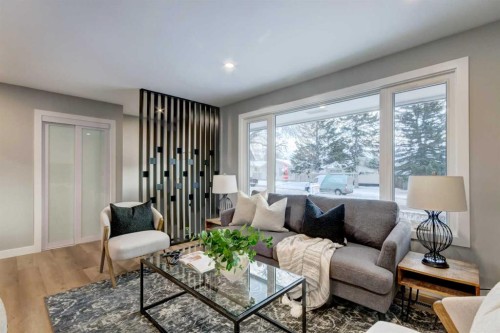 1724 Valleyview Road Ne, Calgary, AB - Indoor Photo Showing Living Room