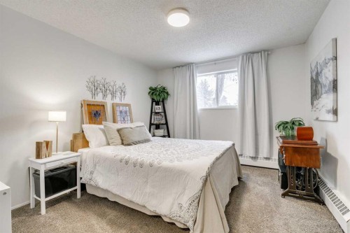 112-20 Dover Point Se, Calgary, AB - Indoor Photo Showing Bedroom