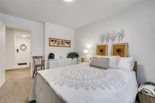 112-20 Dover Point Se, Calgary, AB - Indoor Photo Showing Bedroom
