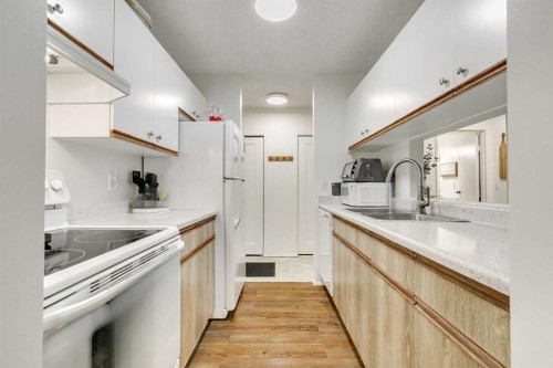 112-20 Dover Point Se, Calgary, AB - Indoor Photo Showing Kitchen