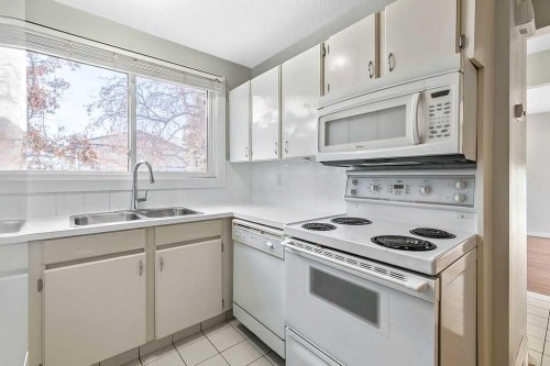 55-740 Bracewood Drive Sw, Calgary, AB - Indoor Photo Showing Kitchen With Double Sink