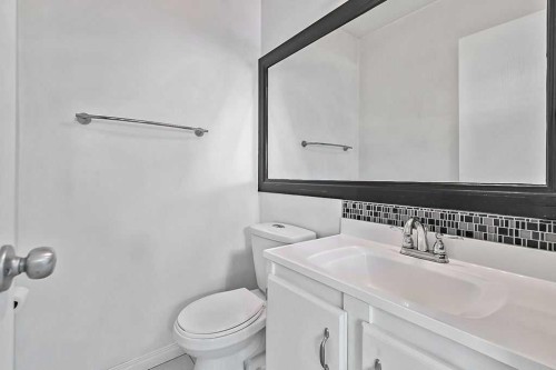 55-740 Bracewood Drive Sw, Calgary, AB - Indoor Photo Showing Bathroom