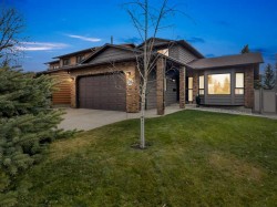 31 Edforth Way NW Calgary, AB T3A 3V5