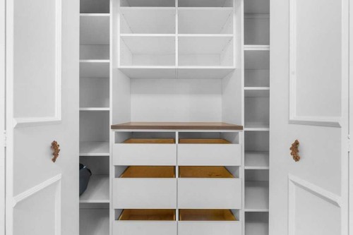 31 Edforth Way Nw, Calgary, AB - Indoor With Storage