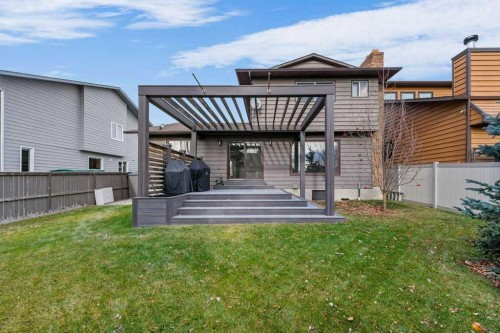 31 Edforth Way Nw, Calgary, AB - Outdoor