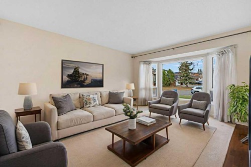 31 Edforth Way Nw, Calgary, AB - Indoor Photo Showing Living Room