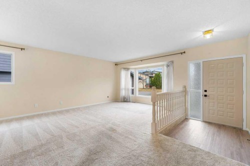 31 Edforth Way Nw, Calgary, AB - Indoor Photo Showing Other Room