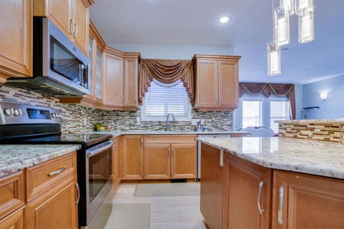 77 Saddleland Drive Ne, Calgary, AB - Indoor Photo Showing Kitchen