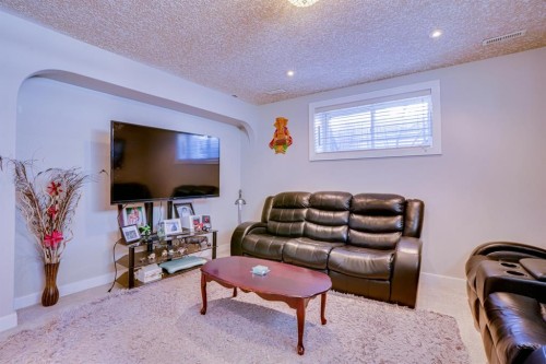 77 Saddleland Drive Ne, Calgary, AB - Indoor