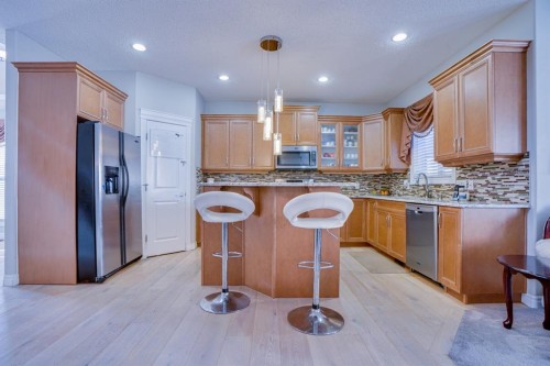 77 Saddleland Drive Ne, Calgary, AB - Indoor Photo Showing Kitchen