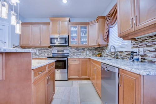 77 Saddleland Drive Ne, Calgary, AB - Indoor Photo Showing Kitchen