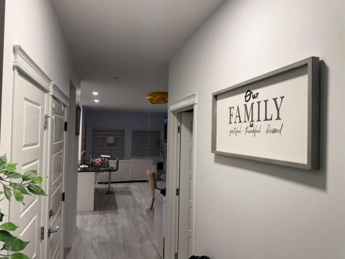 119 Edith Drive Nw, Calgary, AB - Indoor Photo Showing Other Room