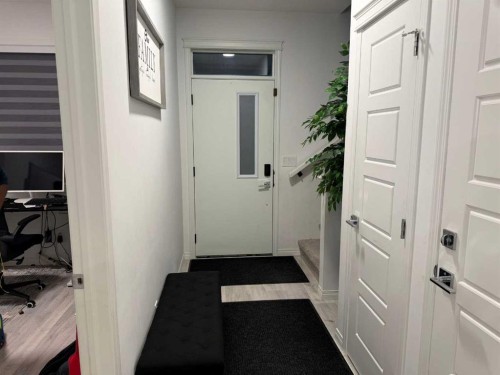 119 Edith Drive Nw, Calgary, AB - Indoor Photo Showing Other Room