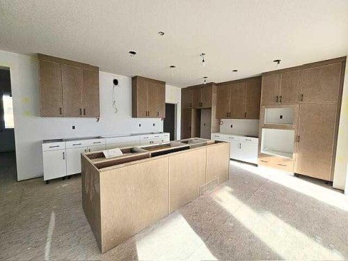 63 Creekside Path Sw, Calgary, AB - Indoor Photo Showing Kitchen