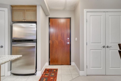 2001-910 5 Avenue Sw, Calgary, AB - Indoor