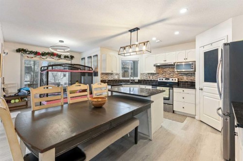 140 Fairways Drive Nw, Airdrie, AB - Indoor Photo Showing Other Room