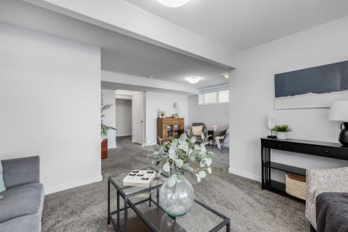 251 Kingsbridge Road Se, Airdrie, AB - Indoor Photo Showing Living Room