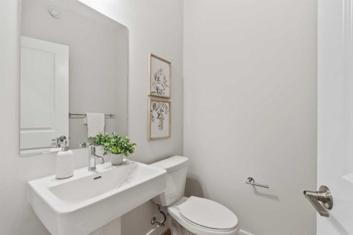223 Creekstone Circle Sw, Calgary, AB - Indoor Photo Showing Bathroom