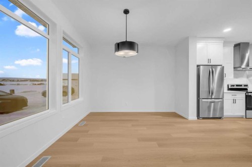 94 Royston Park Nw, Calgary, AB - Indoor Photo Showing Kitchen