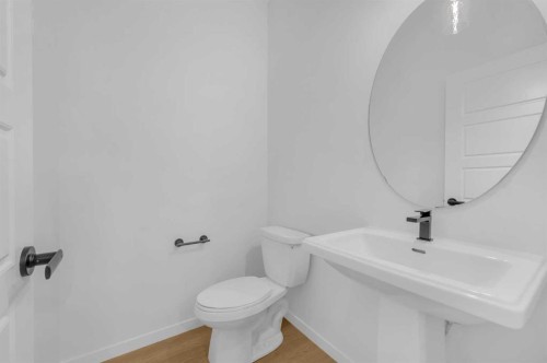 94 Royston Park Nw, Calgary, AB - Indoor Photo Showing Bathroom