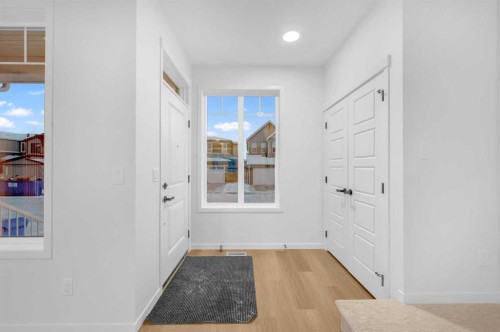 94 Royston Park Nw, Calgary, AB - Indoor Photo Showing Other Room