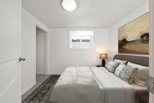31 Arbour Crescent Se, Calgary, AB - Indoor Photo Showing Bedroom