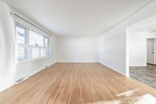 31 Arbour Crescent Se, Calgary, AB - Indoor Photo Showing Other Room