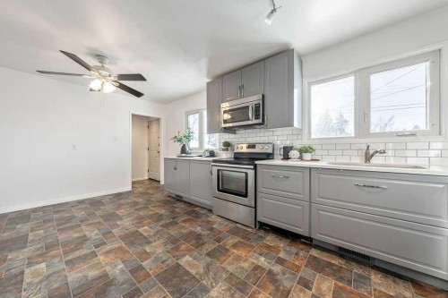 31 Arbour Crescent Se, Calgary, AB - Indoor Photo Showing Kitchen