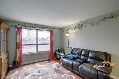 144 Whitmire Road Ne, Calgary, AB - Indoor Photo Showing Living Room